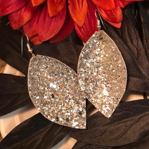 BARBER SHOPPE CREATIONS Accessories - Silver chunky glitter teardrop